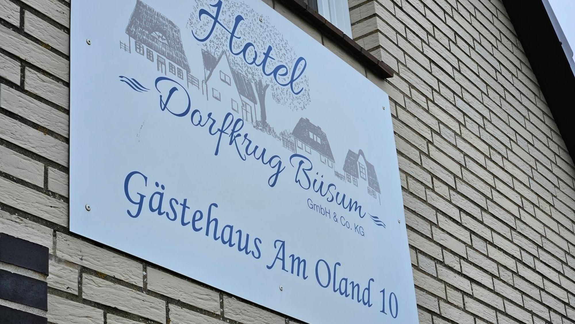 Hotel Dorfkrug Buesum - Guenstige Altbauzimmer Am Oland Extérieur photo
