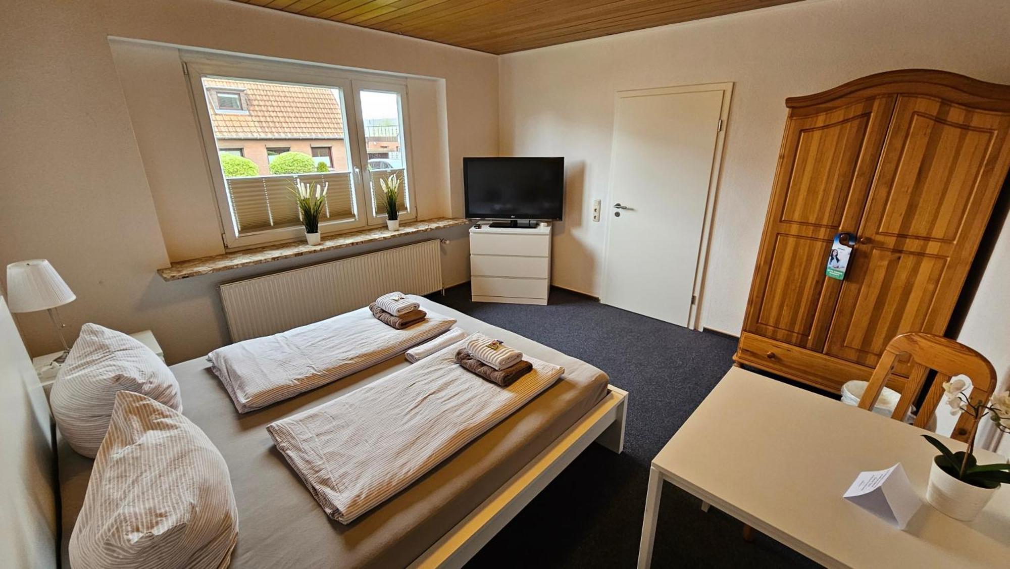 Hotel Dorfkrug Buesum - Guenstige Altbauzimmer Am Oland Chambre photo